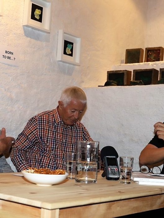 Wilhelm Zimmermann und Siegfried Köll im Gespräch mit Erich Ledersberger. (Foto: Knut Kuckel)
