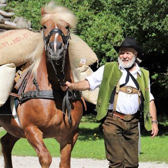 400 Jahre Salzgeschichte im Chiemgau mit historischem Samerzug. (Foto: Knut Kuckel)