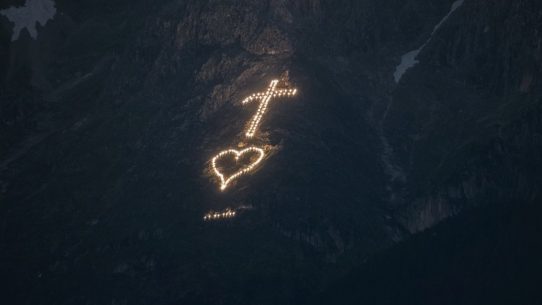 Sonnwendfeuer Mieminger Berge. (Foto: Elias Kapeller)