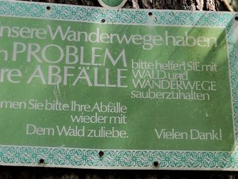 „Unsere Wanderwege haben ein Problem, Ihre Abfälle…“ (Foto: Knut Kuckel)