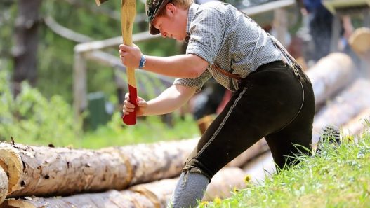 Das Holzknechtmuseum Ruhpolding seit Sommer 2021 und schickt sein Publikum auf eine multimediale Reise durch 400 Jahre Sozial- und Wirtschaftsgeschichte der Waldarbeit. (Foto: Knut Kuckel)