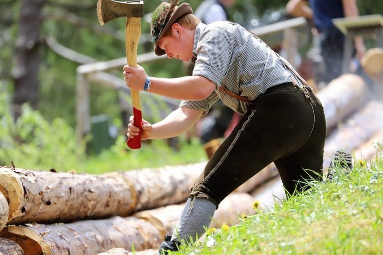 Das Holzknechtmuseum Ruhpolding seit Sommer 2021 und schickt sein Publikum auf eine multimediale Reise durch 400 Jahre Sozial- und Wirtschaftsgeschichte der Waldarbeit. (Foto: Knut Kuckel)