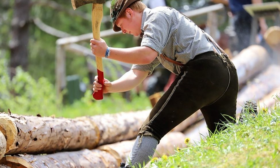 Das Holzknechtmuseum Ruhpolding seit Sommer 2021 und schickt sein Publikum auf eine multimediale Reise durch 400 Jahre Sozial- und Wirtschaftsgeschichte der Waldarbeit. (Foto: Knut Kuckel)